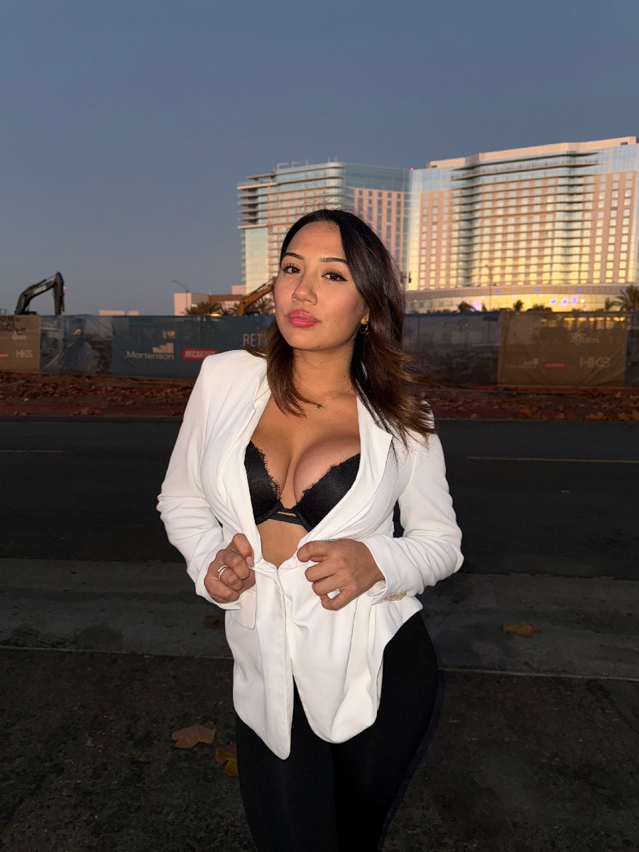 Take a pause and enjoy Ali Cruz — streaming from Coimbatore