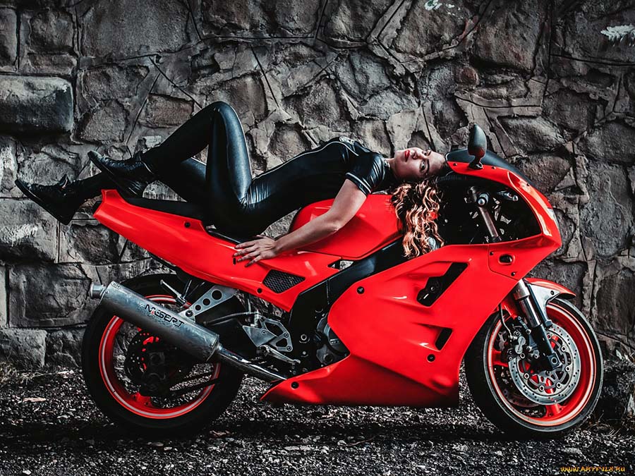 Beautiful girl Beautiful girls and motorcycles in Coimbatore