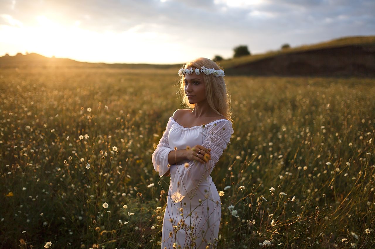 Girls in Slavic costumes in Coimbatore